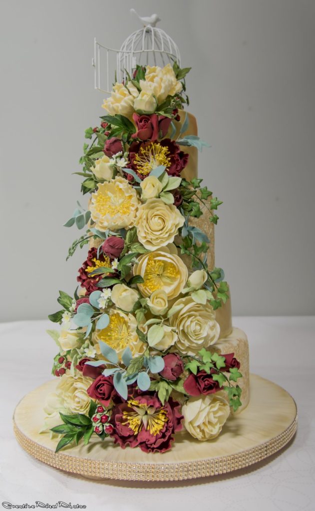 Weddnig cake with sugarcraft flowers